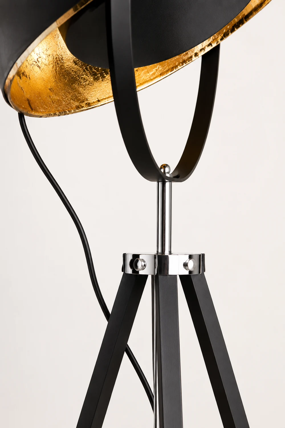 Salgado Vintage Industrial Tripod Metal projector floor lamp, Black - Lumpaz