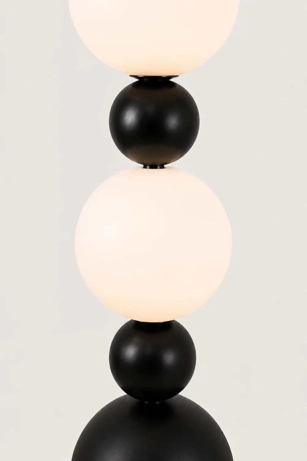Valentina Modern Ball-shaped Resin Glass Floor Lamp,Black /White - Lumpaz