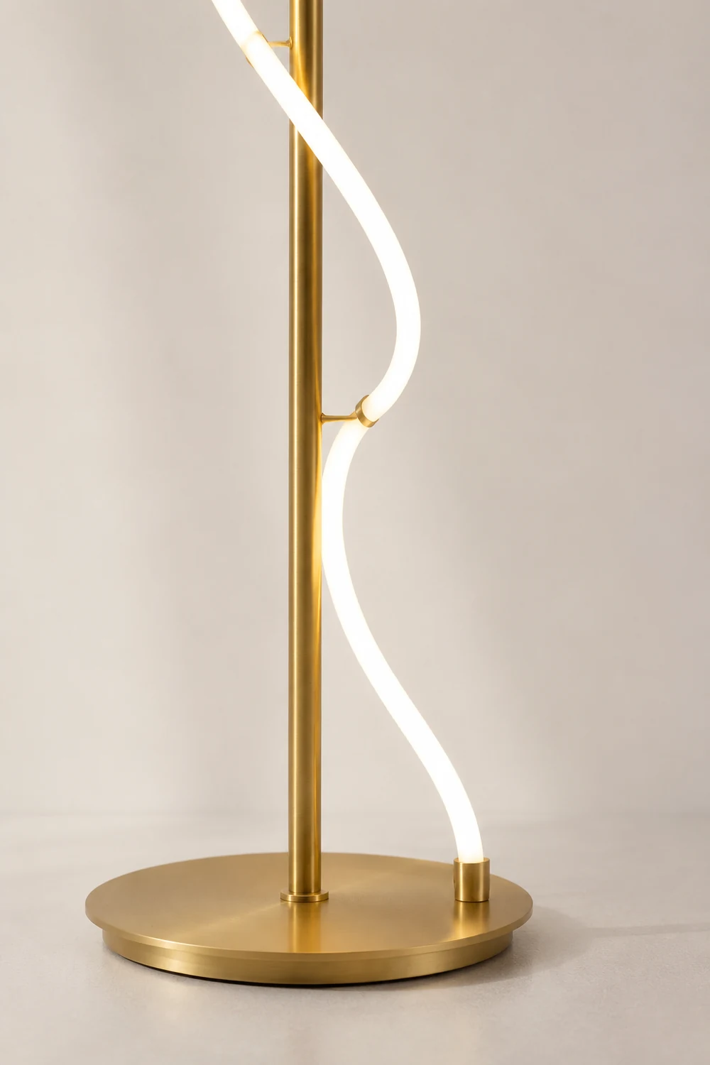 Modern Minimalis Linear Floor Lamp/Table, Brass - Lumpaz