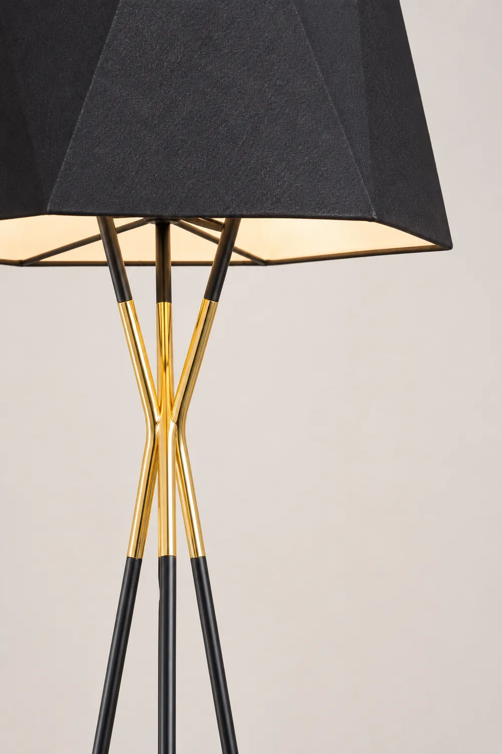 Salgado Minimalist Tripod Floor Lamp - Lumpaz
