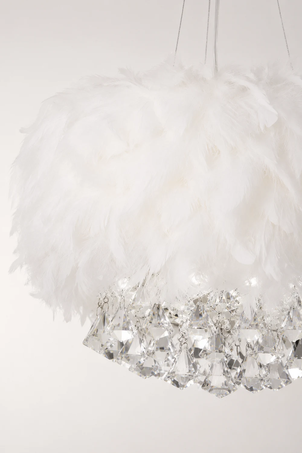 O'Moore Modern Luxury Round Chandelier, Feather/Crystal, White - Lumpaz