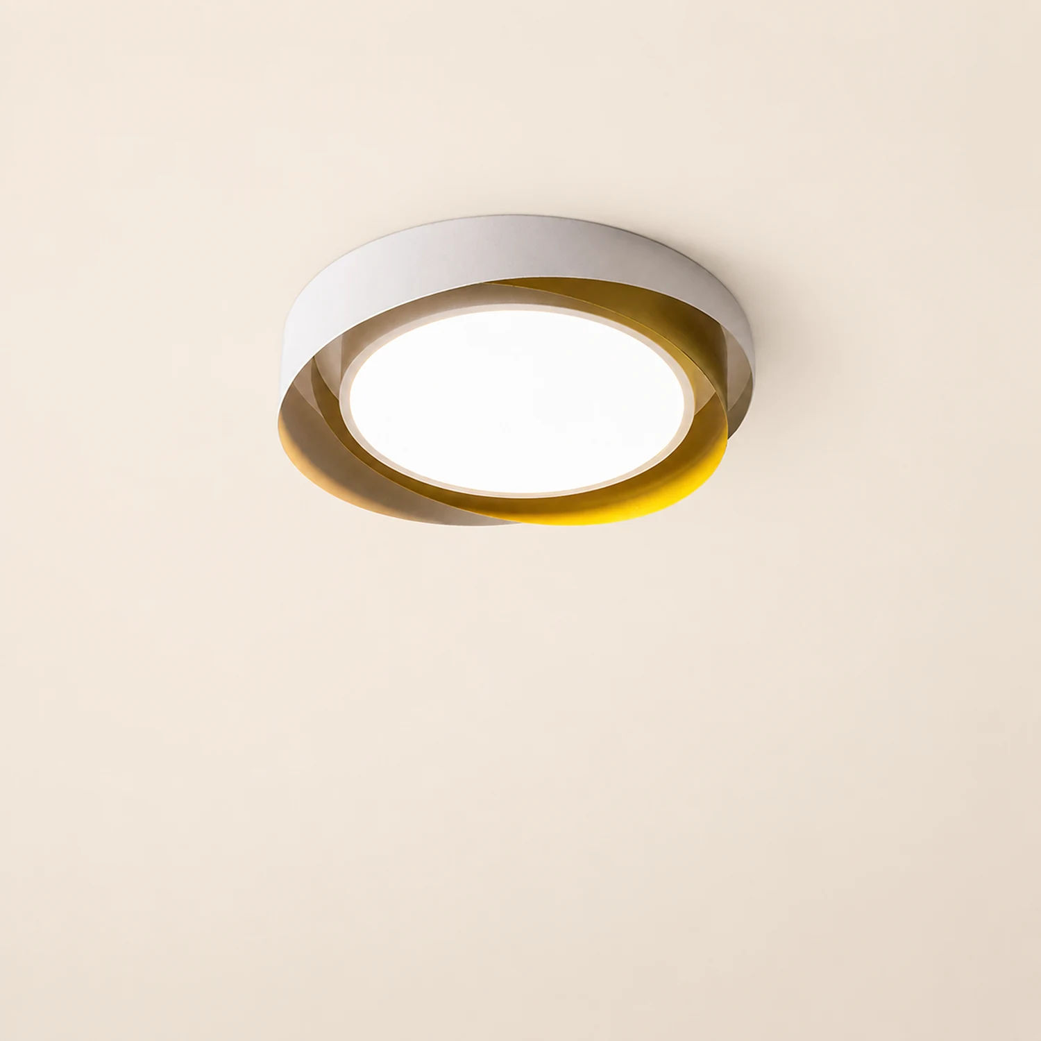 Quinn Modern Geometric Metal/Acrylic Flush Mount Ceiling Light, White/Gold - Lumpaz