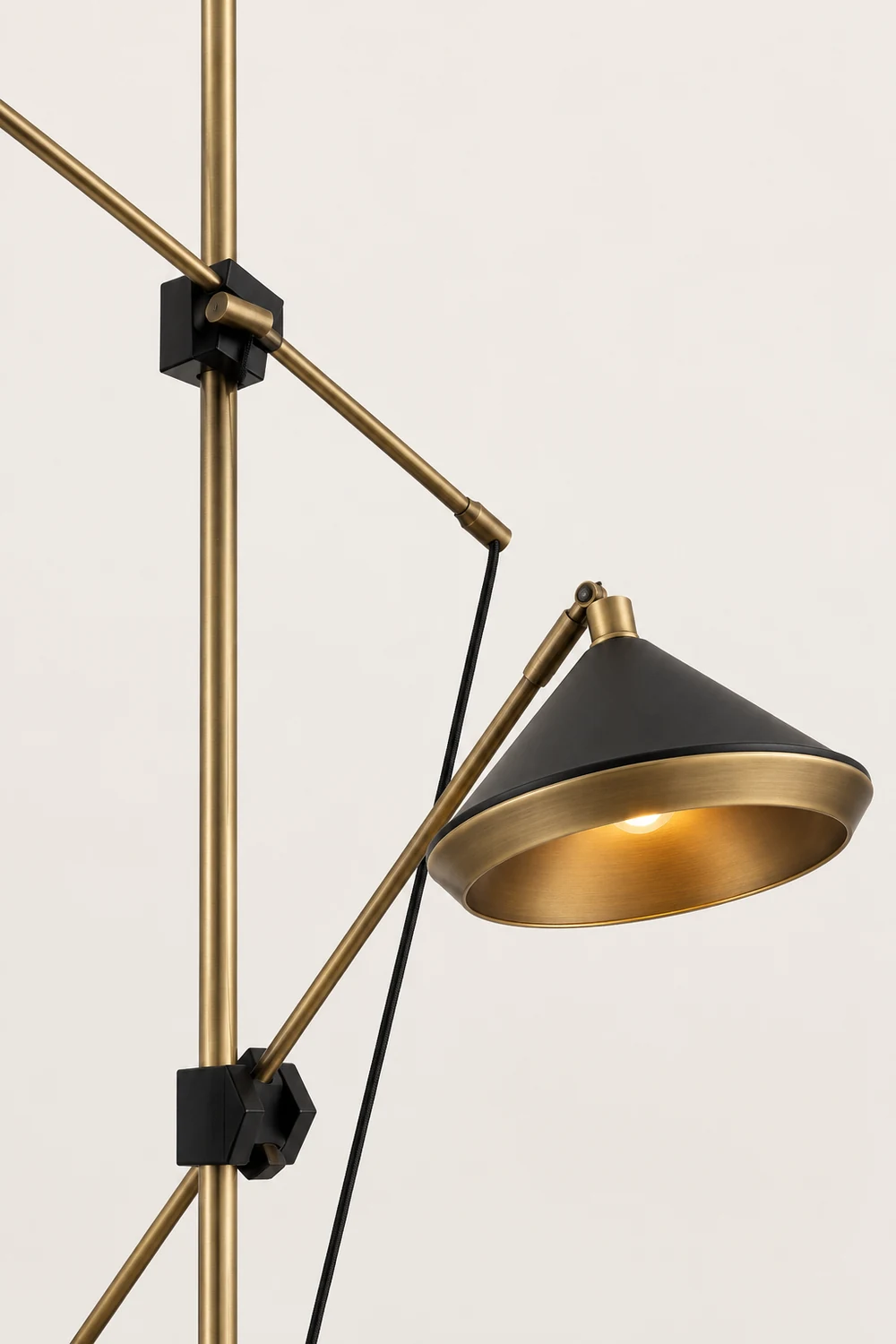 Carins Vintage Metal Tall Standing Floor Lamp, Black/Brass - Lumpaz