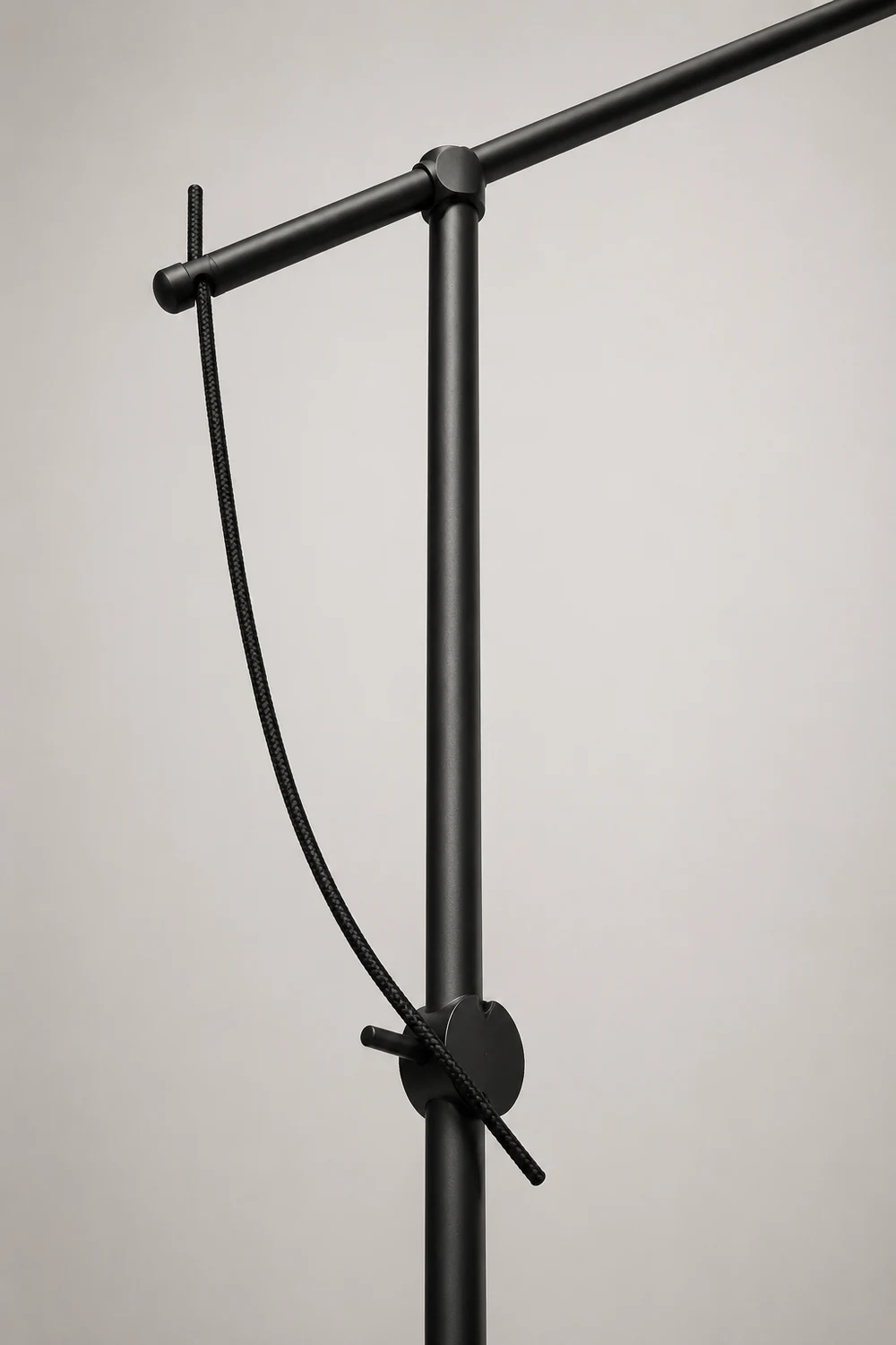 Salgado Modern Globe Metal Floor Lamp, Black - Lumpaz