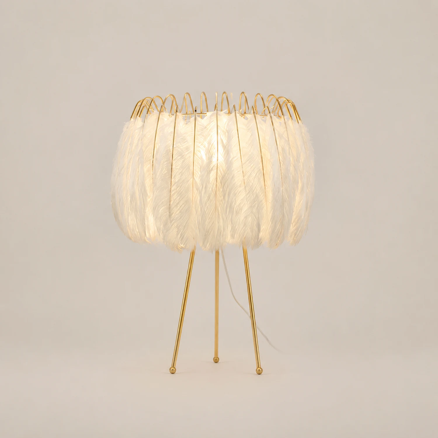 O'Moore Artistic Tripod Feather Floor Lamp, White - Lumpaz