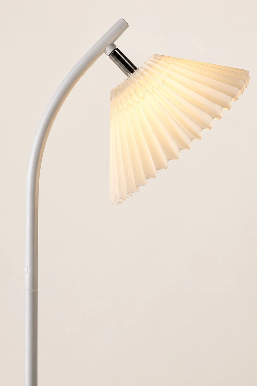Ozawa Modern Arc Pleated Metal Fabric Floor Lamp, 3 Color - Lumpaz