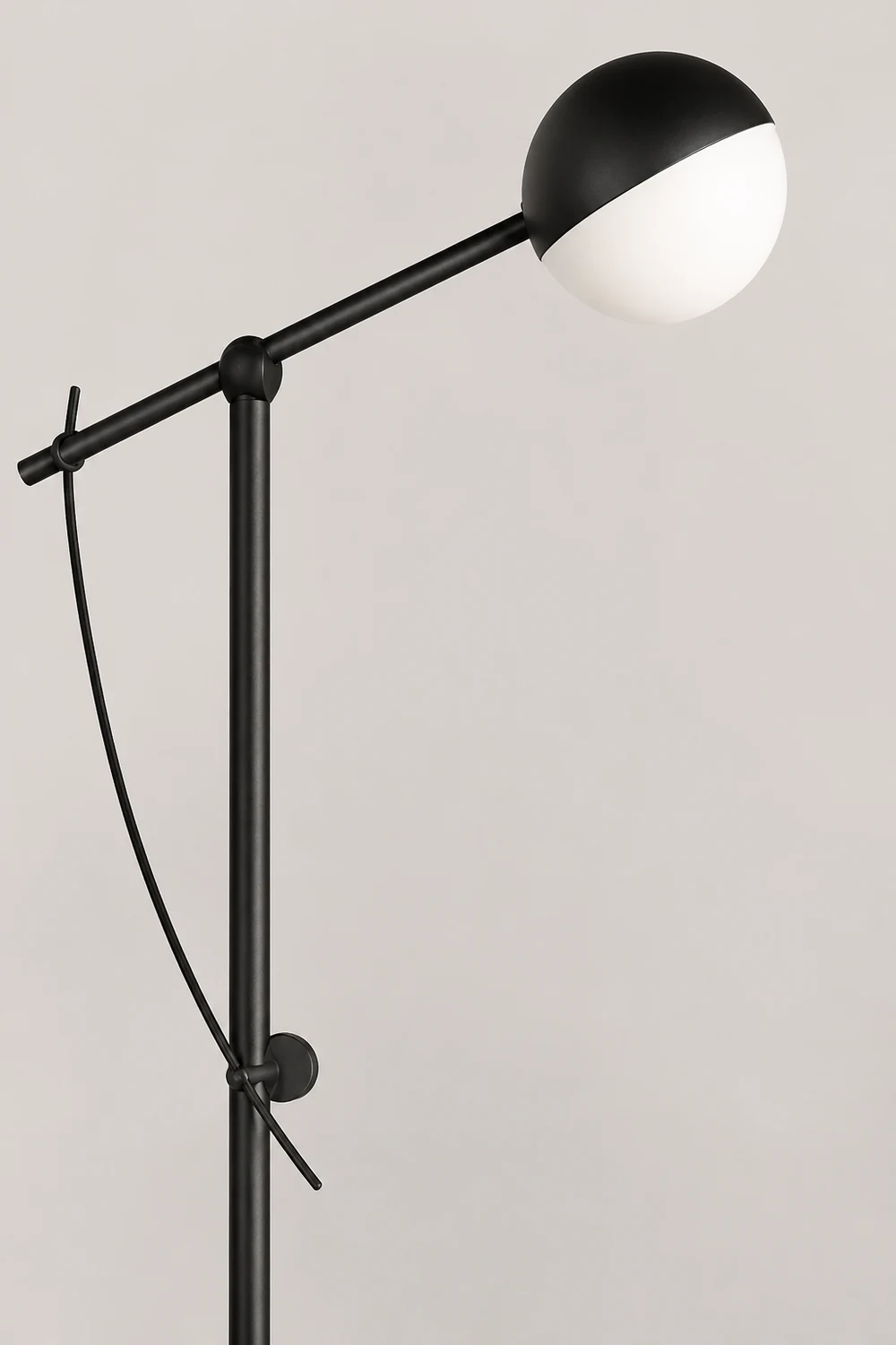 Salgado Modern Globe Metal Floor Lamp, Black - Lumpaz