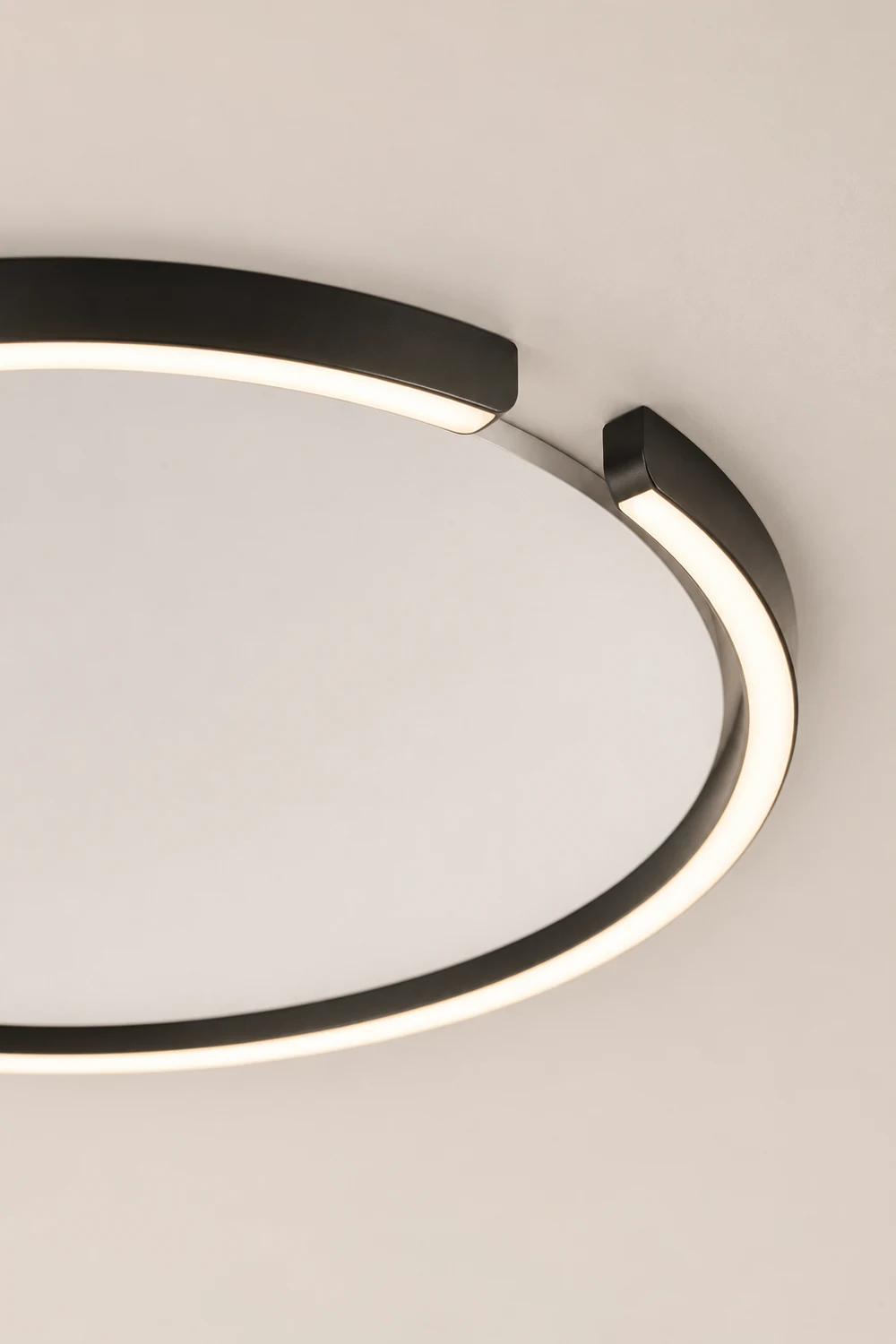 Edge Modern Ring Metal Flush Mount Ceiling Light, Black/White - Lumpaz
