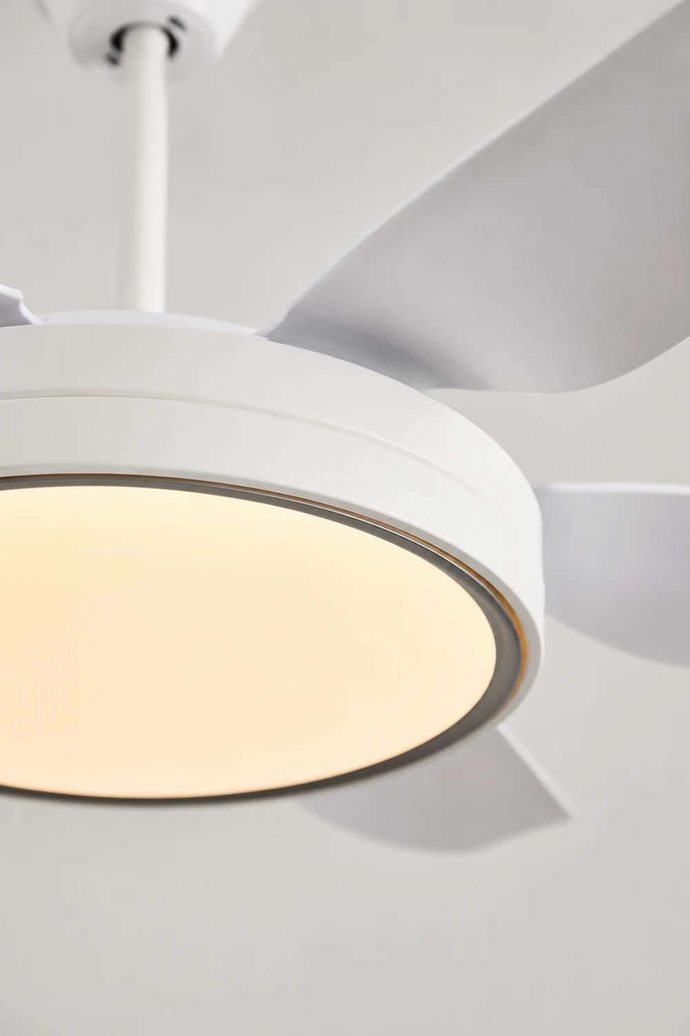 Haydn 6-Blade Modern Basic White DC Ceiling Fan with Light, Summer, 51'' - Lumpaz