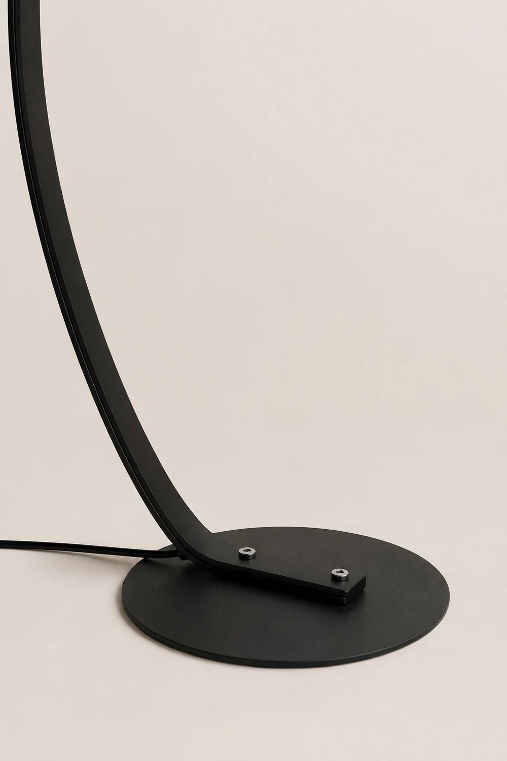 Edge Modern Arc LED Floor Lamp, Black/White, Metal/Silicon - Lumpaz