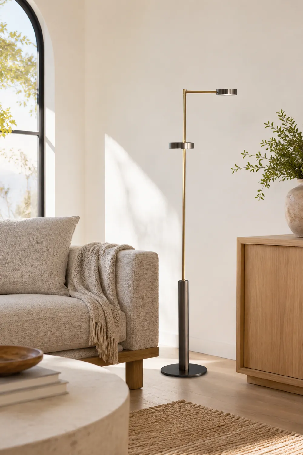 Salgado Modern Minimalist Metal Projector Floor Lamp, Mate Black - Lumpaz