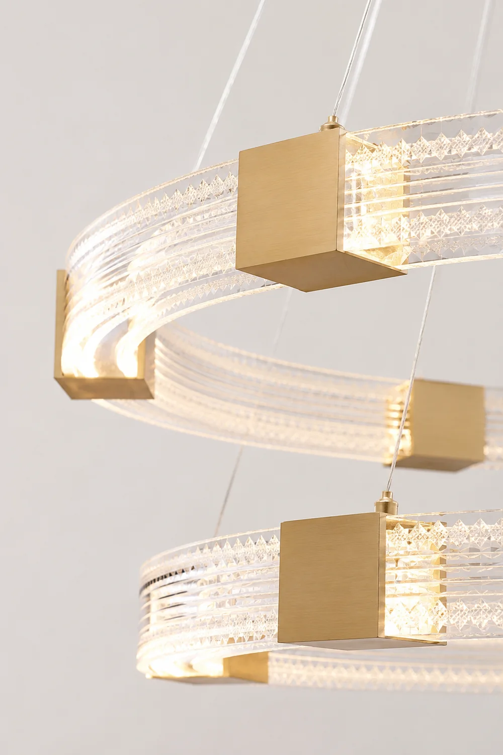 Evette Modern Round/Oval Acrylic/Metal Pendant Light, Gold - Lumpaz