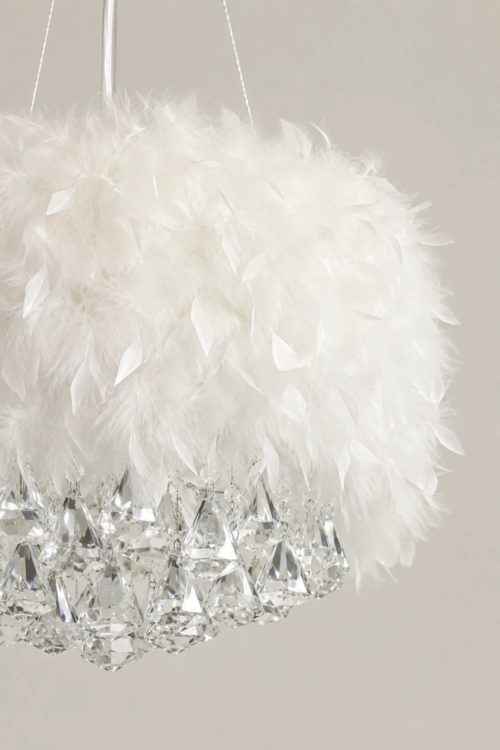 O'Moore Modern Luxury Round Chandelier, Feather/Crystal, White - Lumpaz