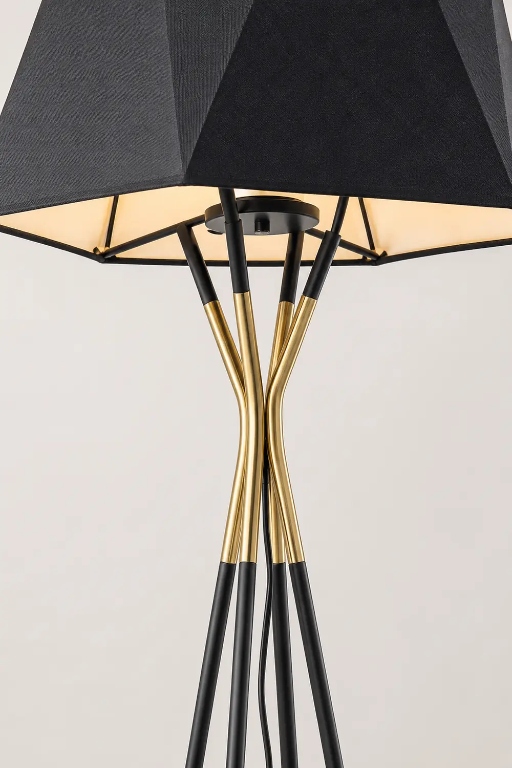 Salgado Minimalist Tripod Floor Lamp - Lumpaz