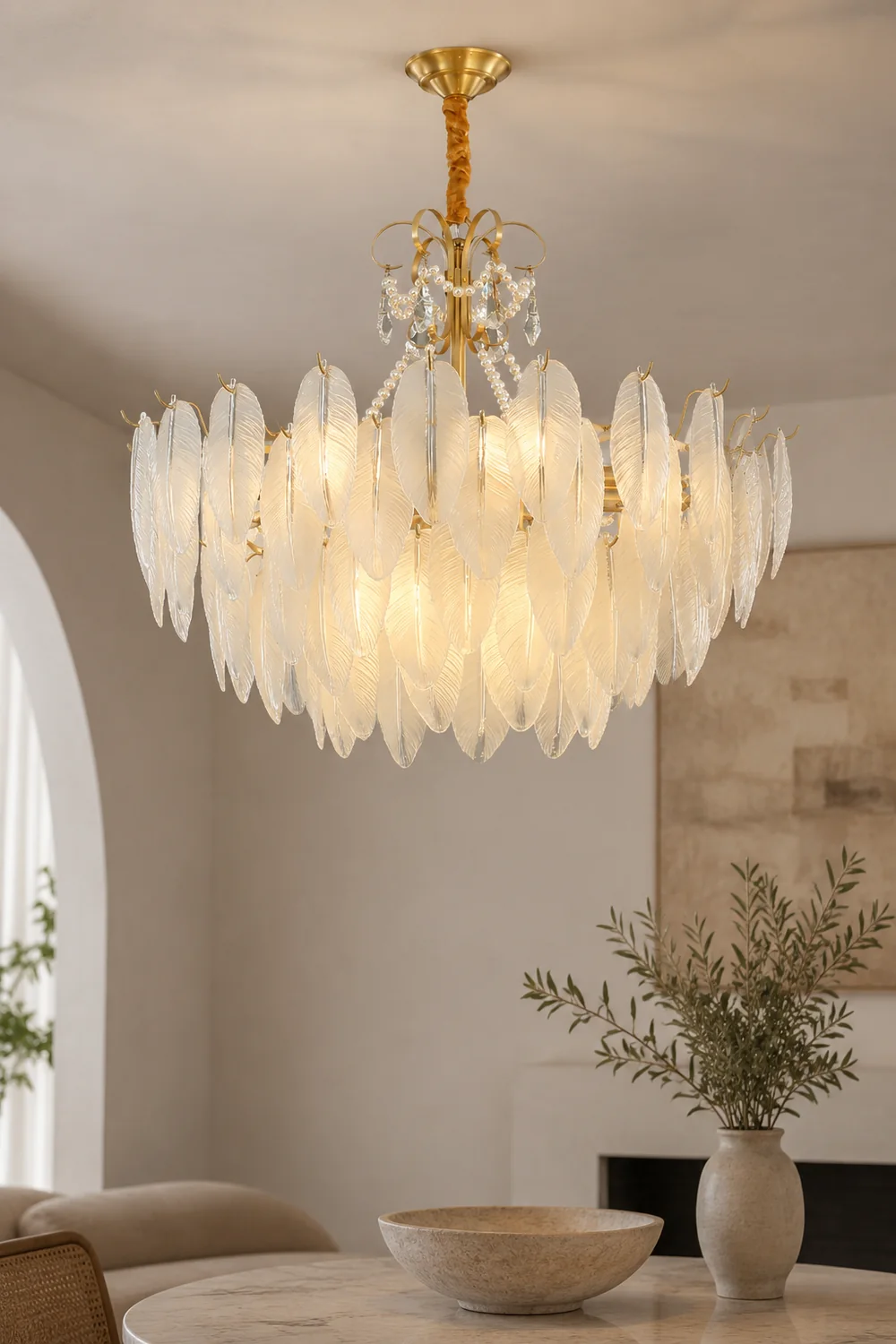 Kirsten Elegant Pearl/Glass/Metal Chandelier, White - Lumpaz