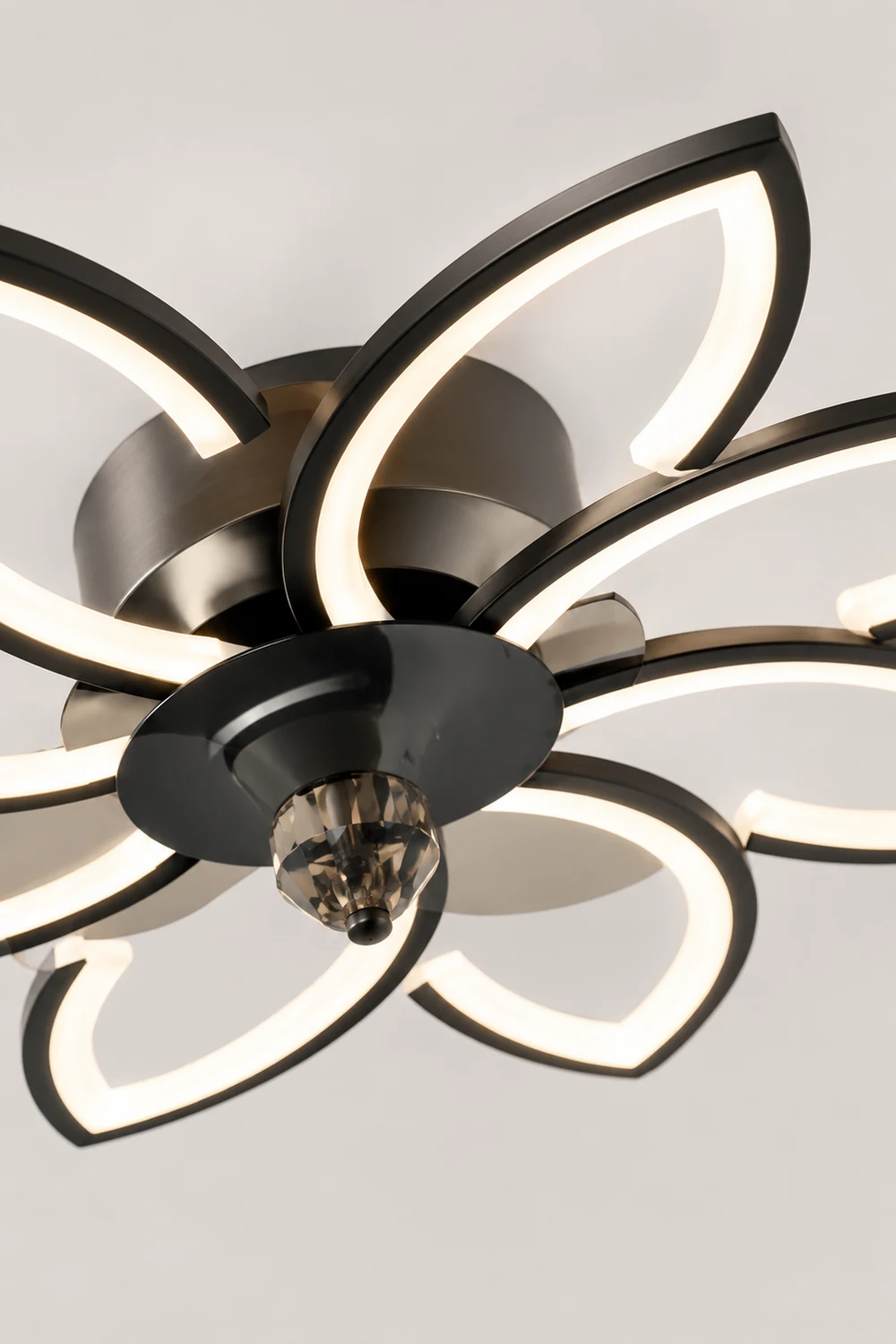 Hana Modern Flower Ceiling Fan with Light, 3 Color, L 25.5"/27"/31"/35.5" - Lumpaz