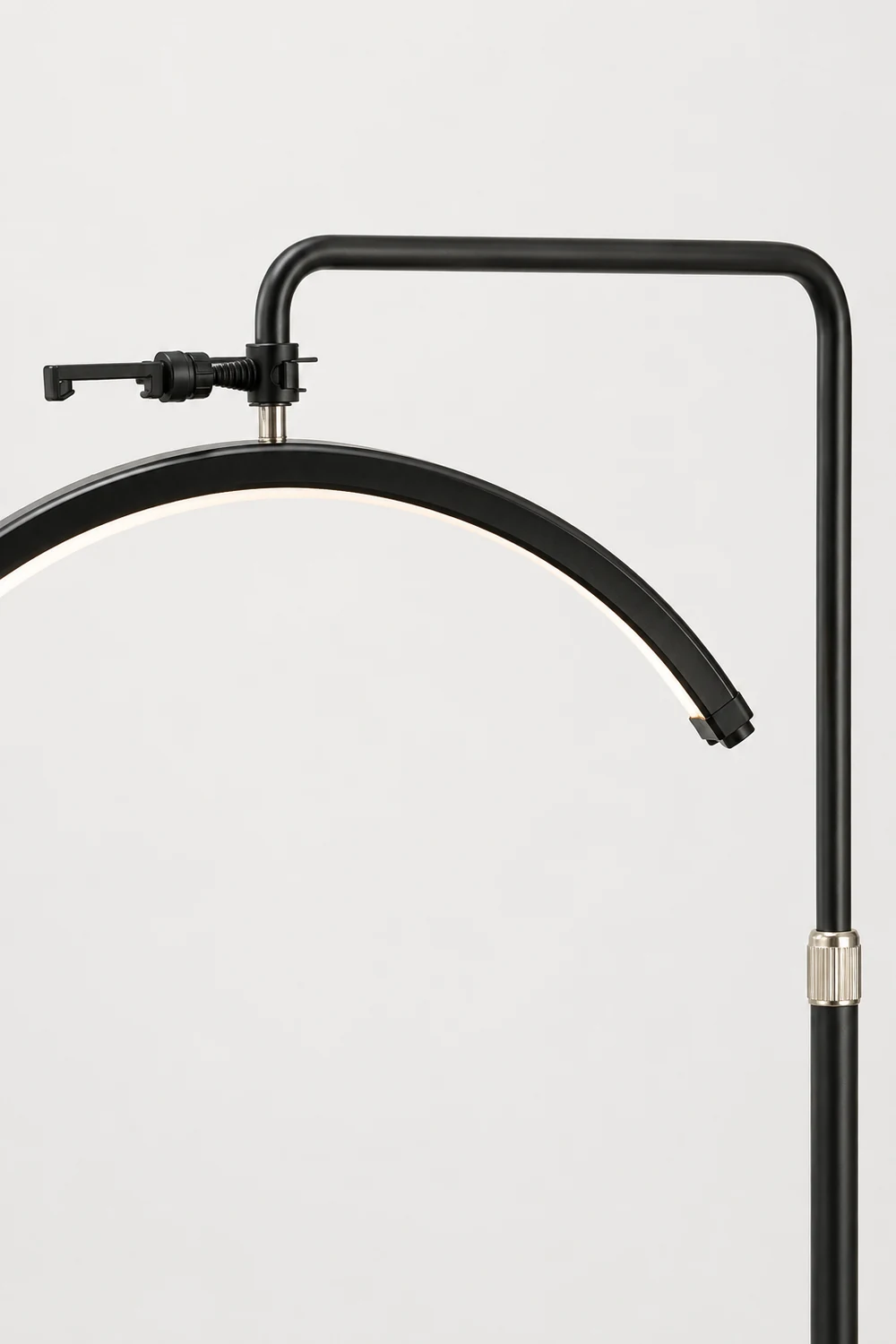 Cooley Minimalist Linear Metal Floor Lamp, Black - Lumpaz