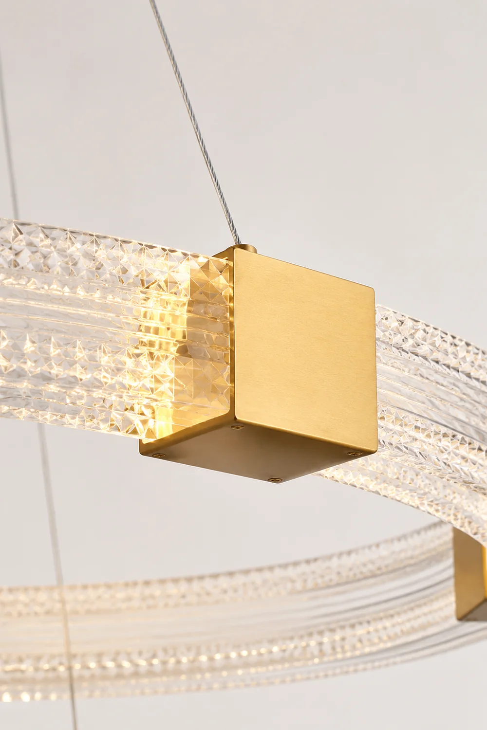 Evette Modern Round/Oval Acrylic/Metal Pendant Light, Gold - Lumpaz