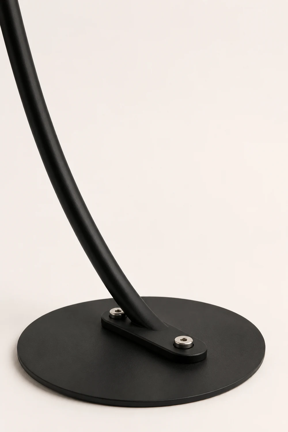 Edge Modern Arc LED Floor Lamp, Black/White, Metal/Silicon - Lumpaz