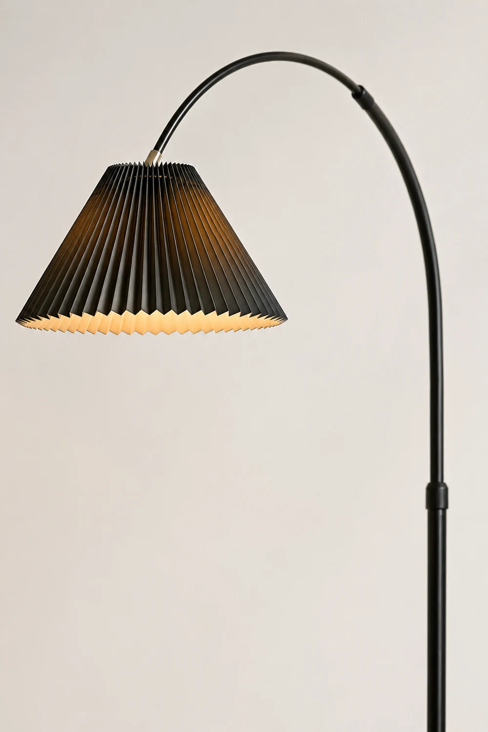 Eryn Floor Lamp Pleated Arc Nordic/Modern, Metal/Fabric, Multi-color, Study - Lumpaz