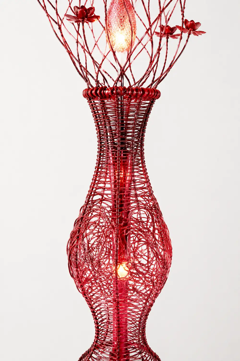 Bella Art Deco Flower Vase Metal Red Floor Lamp, Living Room - Lumpaz