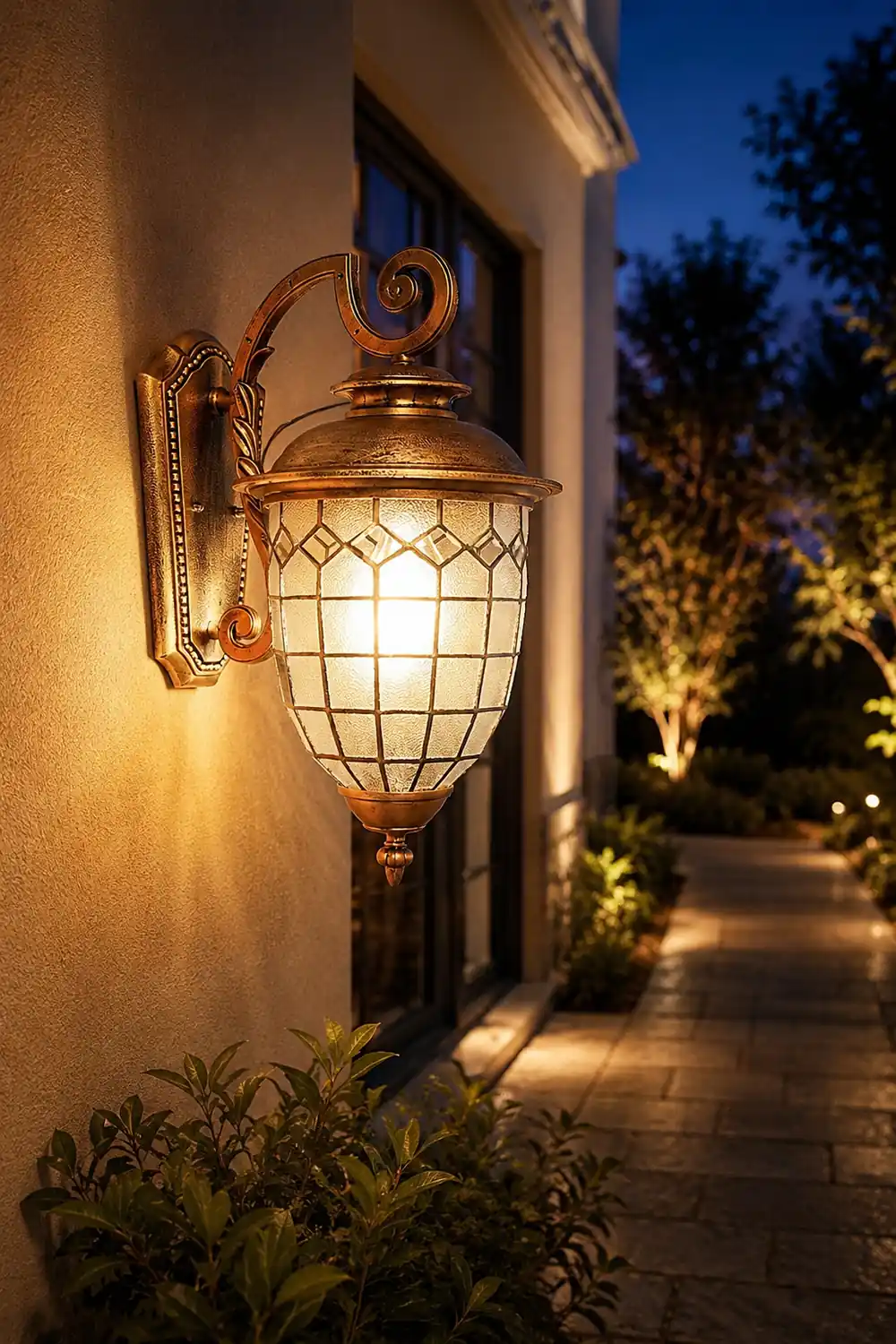 Waterproof Minimalist Elegant Vintage European Style Outdoor Wall Lights - Lumpaz
