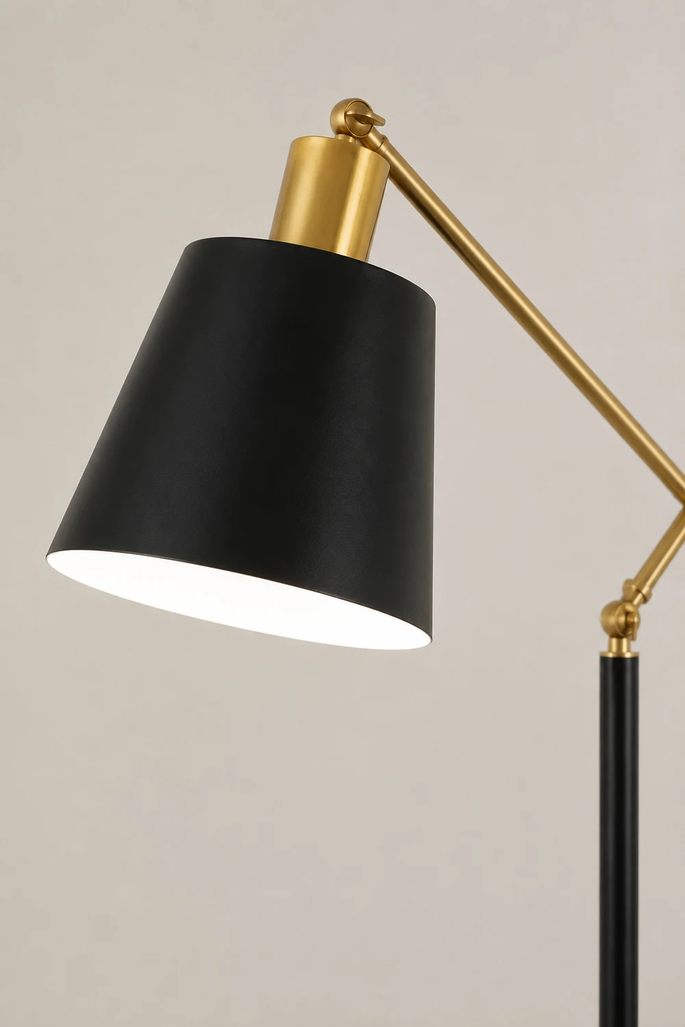 Salgado Modern Balance Arm Black Floor Lamp, Black - Lumpaz