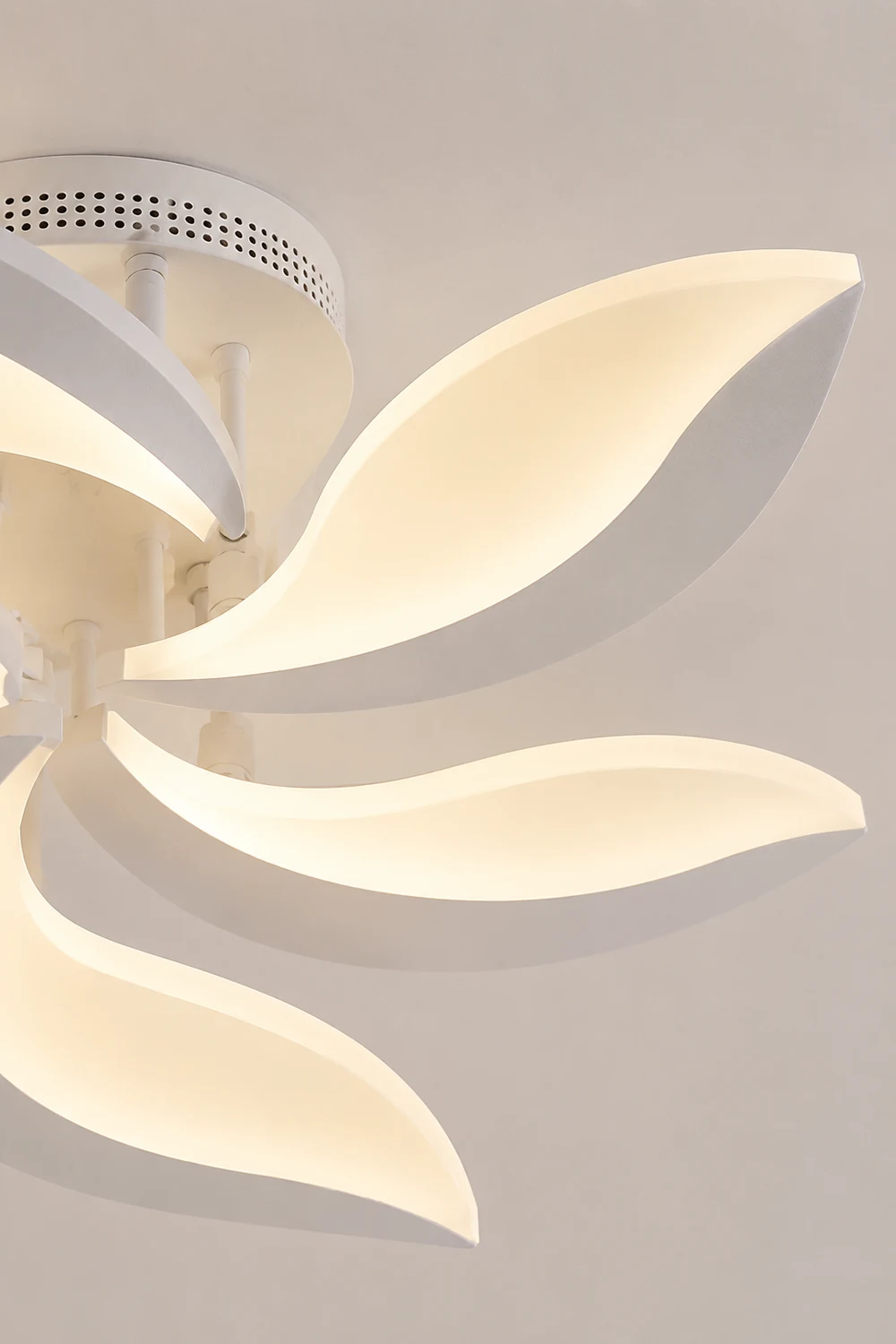 Hana Minimalist Art Deco Flower Flush Mount Ceiling Light, White, Living Room - Lumpaz