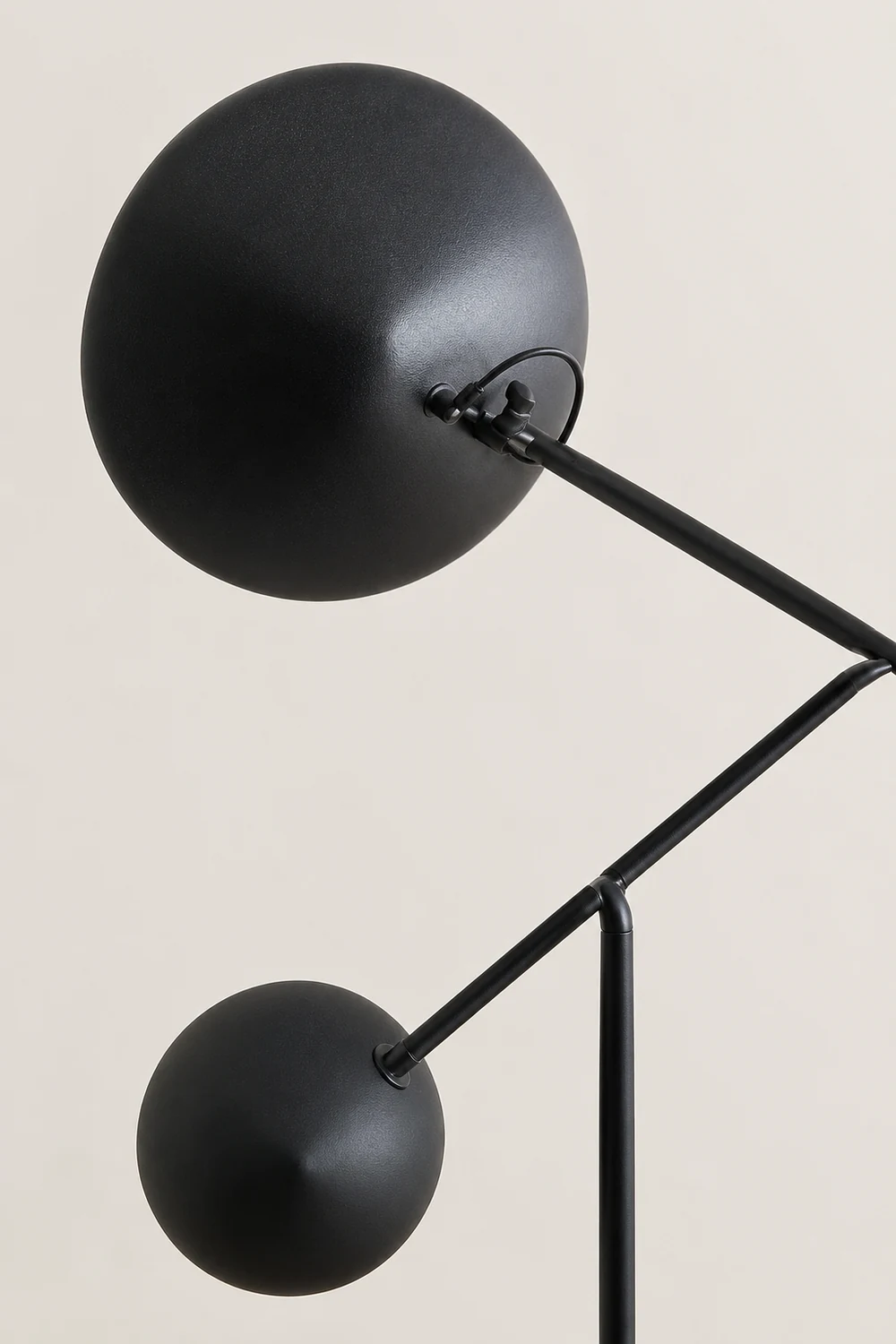 Avi Post Modern Metal Floor Lamp, Black - Lumpaz