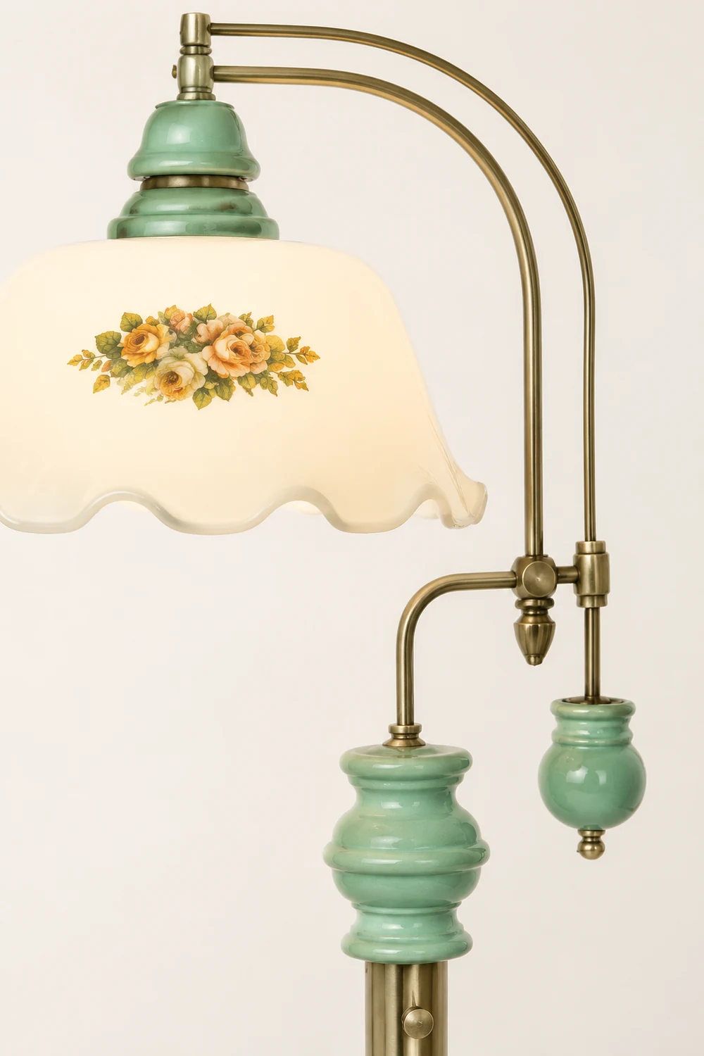 Morandi Retro Lotus Flower Shaped Metal Glass Floor Lamp - Lumpaz