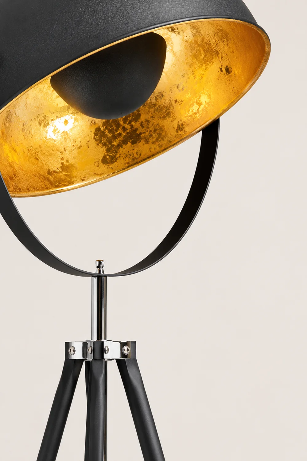 Salgado Vintage Industrial Tripod Metal projector floor lamp, Black - Lumpaz
