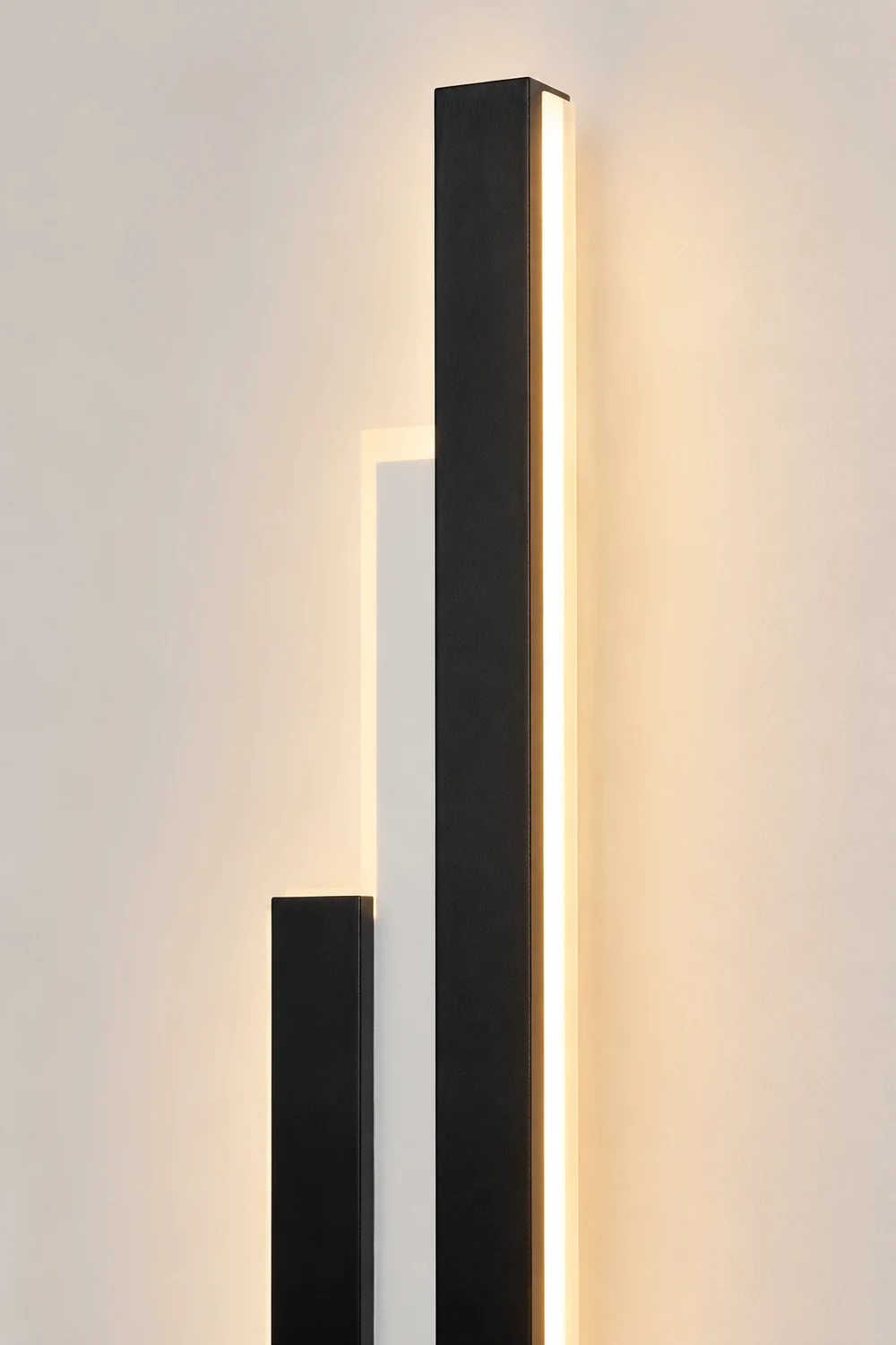 Long Strip LED Modern Outdoor Wall Sconce Lighting - Lumpaz