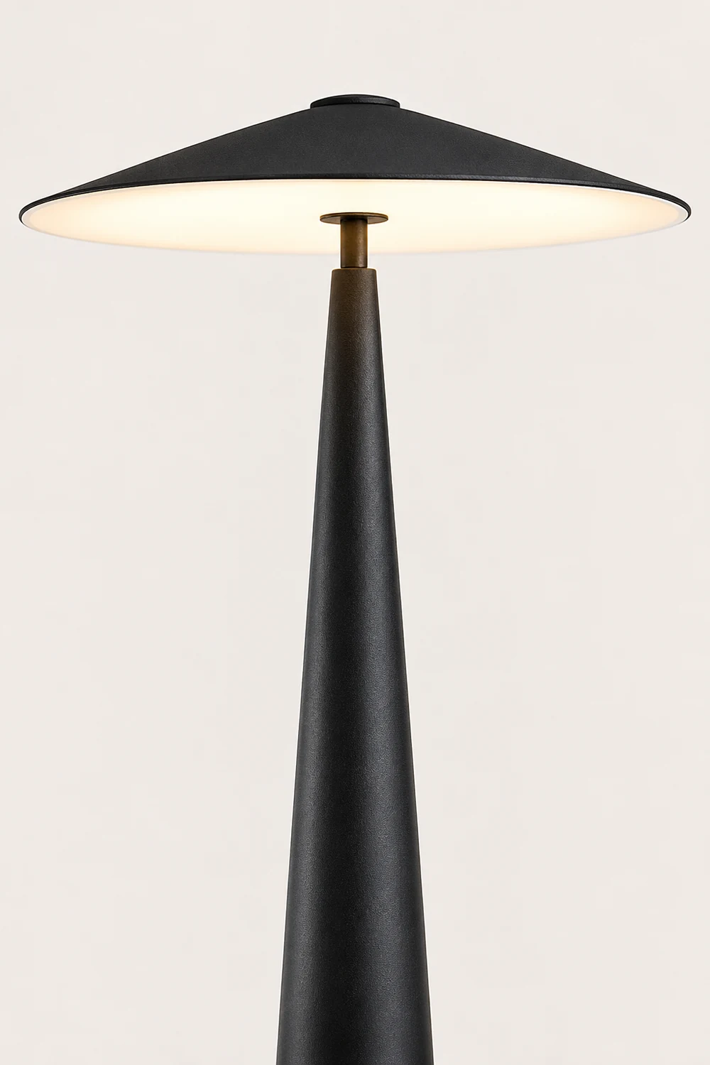 Salgado Modern Saucer Shaped Metal Floor Lamp, Black - Lumpaz