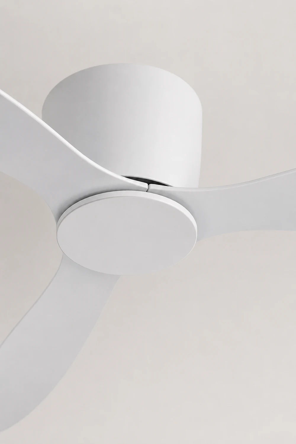 Walters 3-Blade DC Ceiling Fan, White & Black, Low Profile, 51'' - Lumpaz