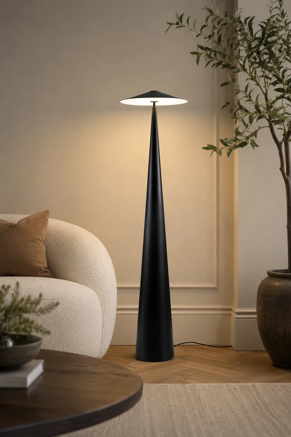 Salgado Modern Saucer Shaped Metal Floor Lamp, Black - Lumpaz