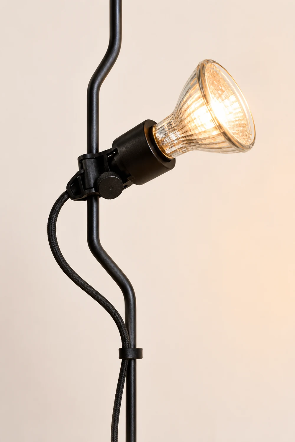 Luxo Floor Lamp Linear Minimalist, Metal, Black/White/Red, Bedroom - Lumpaz