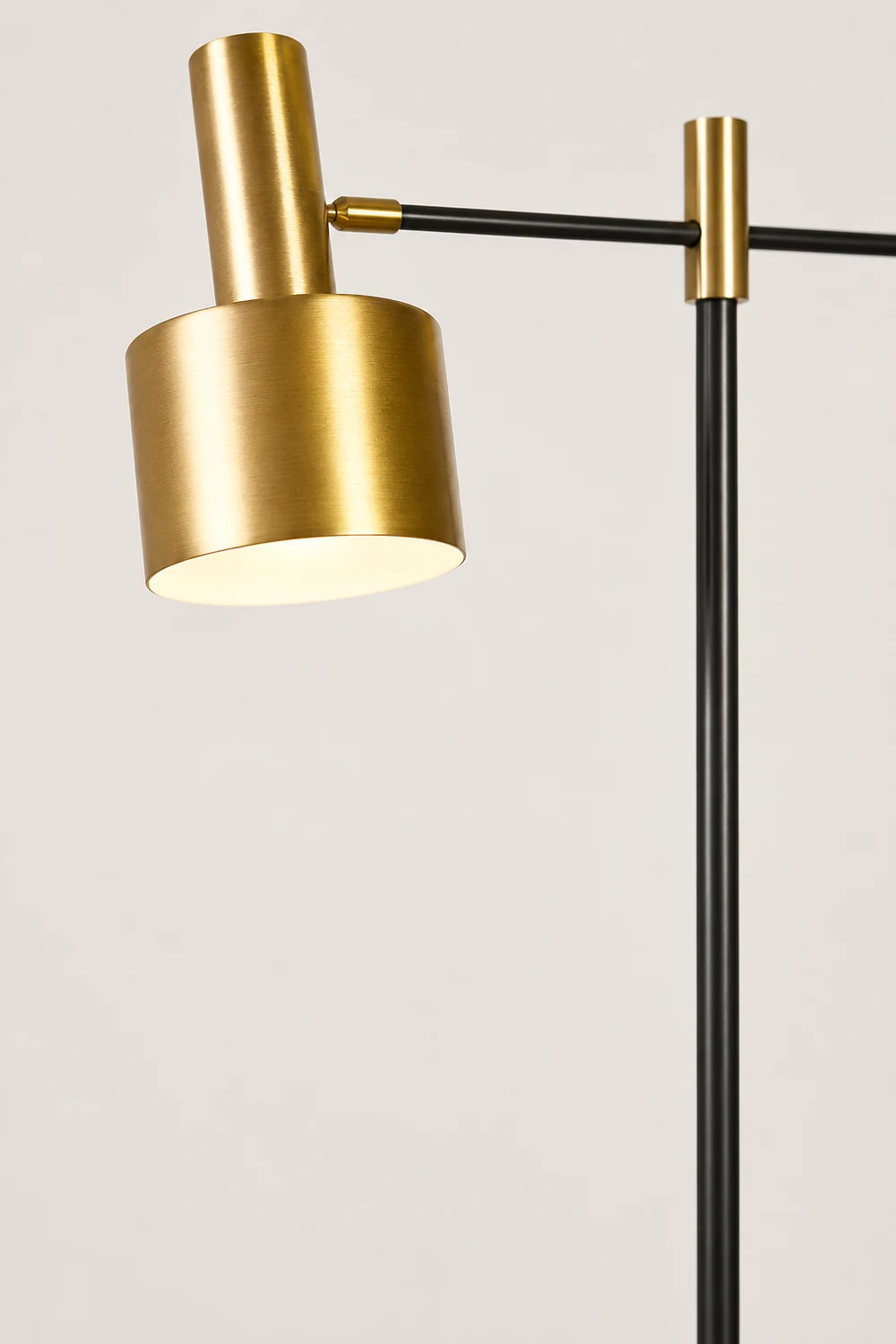 Freja Luxury Linear Metal Floor Lamp, Gold - Lumpaz