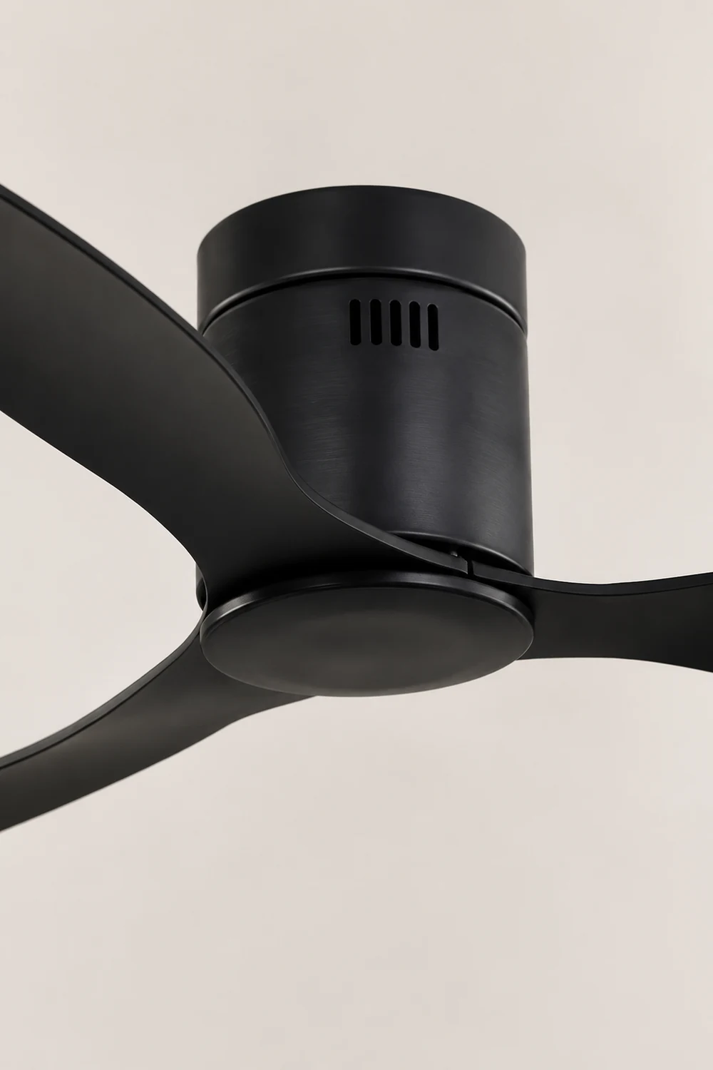 Walters Modern Minimalist 3-Blade Black DC Ceiling Fan, Low Profile, 52'' - Lumpaz