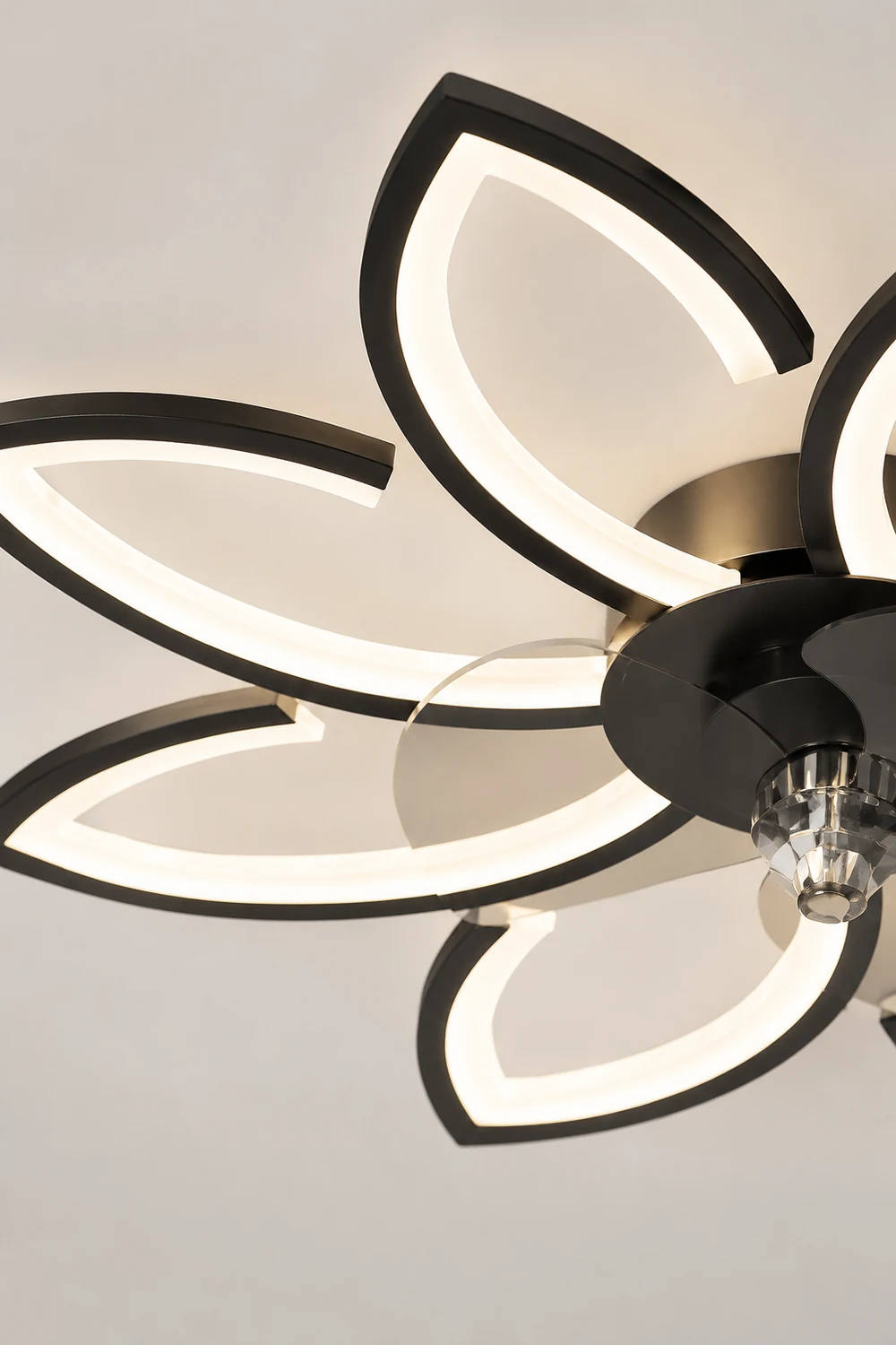 Hana Modern Flower Ceiling Fan with Light, 3 Color, L 25.5"/27"/31"/35.5" - Lumpaz
