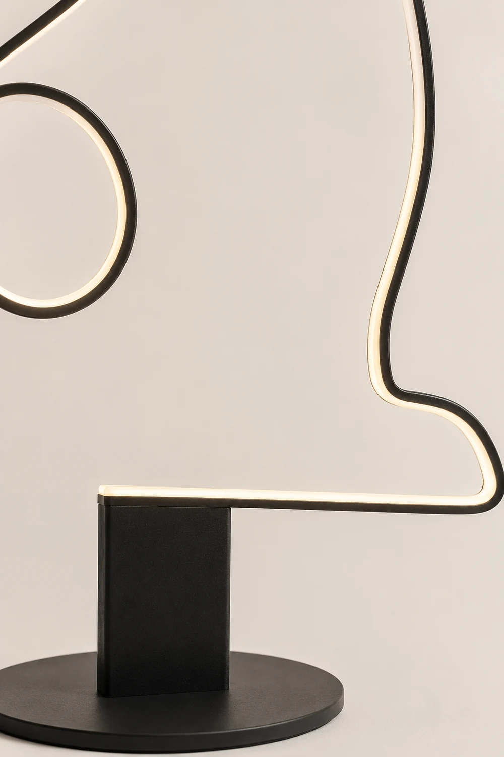 Edge Modern Cat/Dog  Linear Metal Acrylic Floor Lamp - Lumpaz