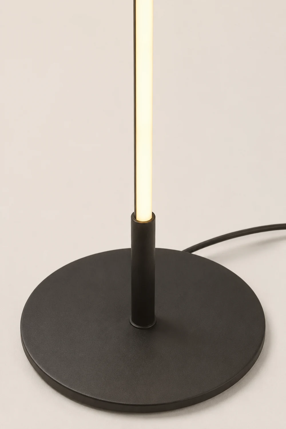 Edge Modern Minimalist Linear Floor Lamp, Metal/Silica Gel, Living Room - Lumpaz