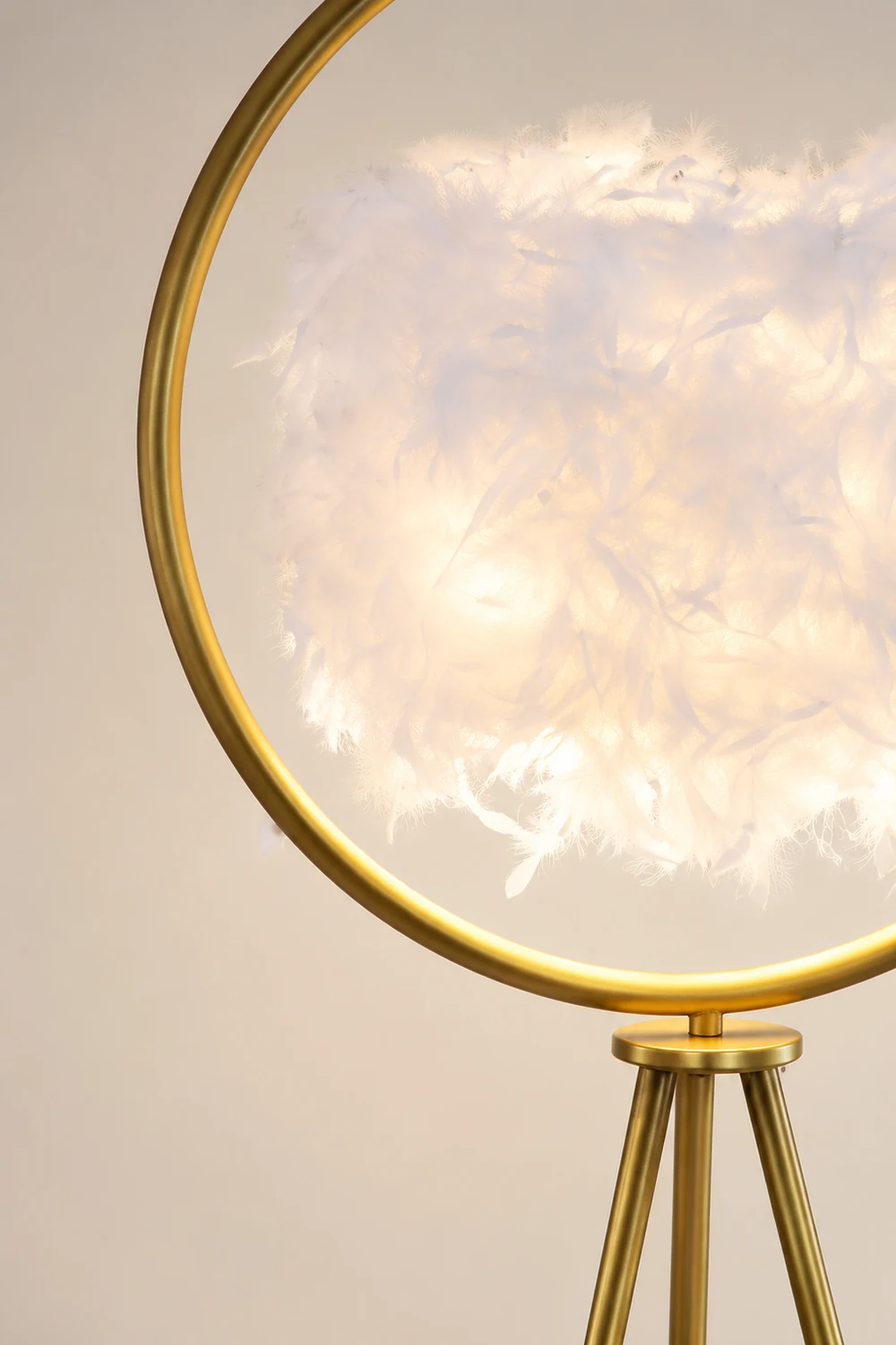 O'Moore Elegant Feather Ring Tripod Floor Lamp, Black/Gold - Lumpaz