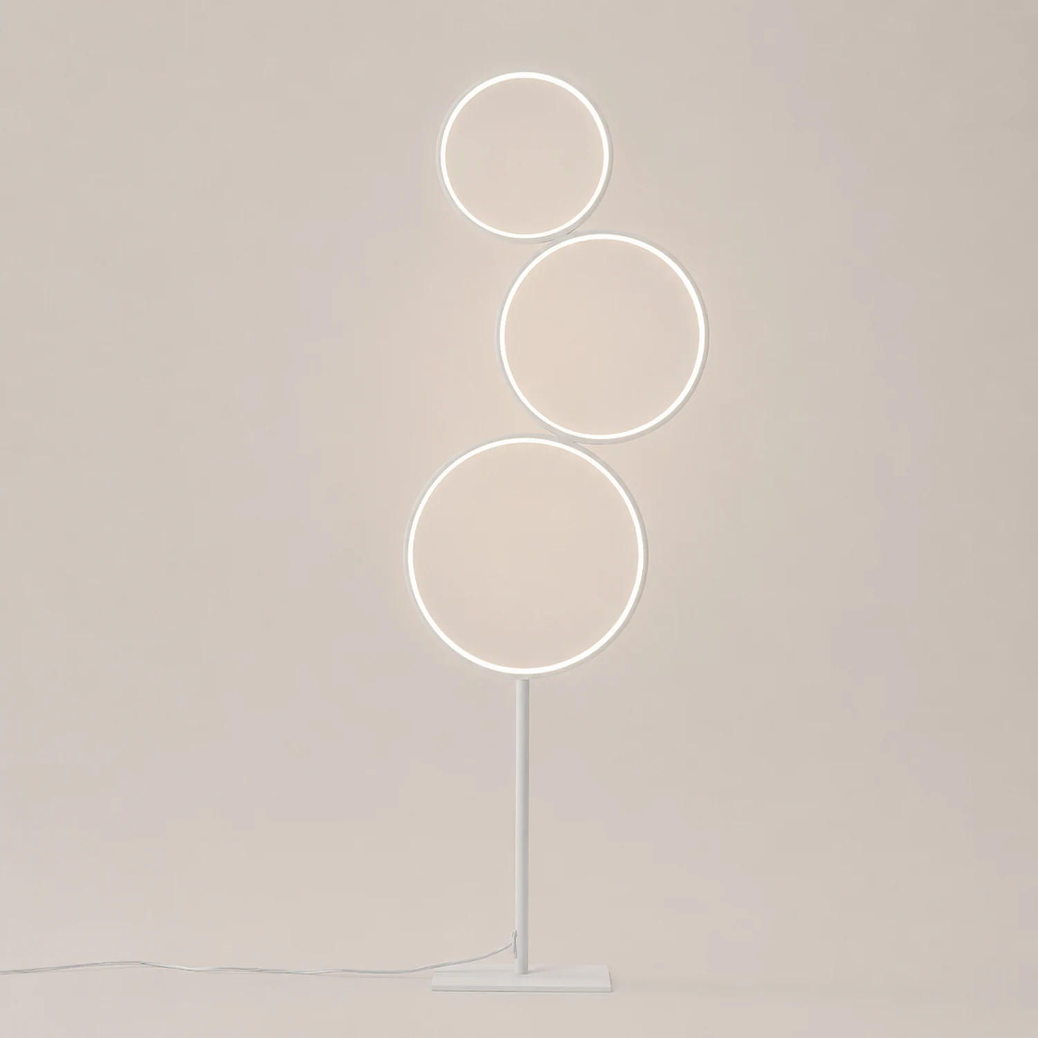 Arisha Nordic Modern Ring Floor Lamp, Black/White - Lumpaz