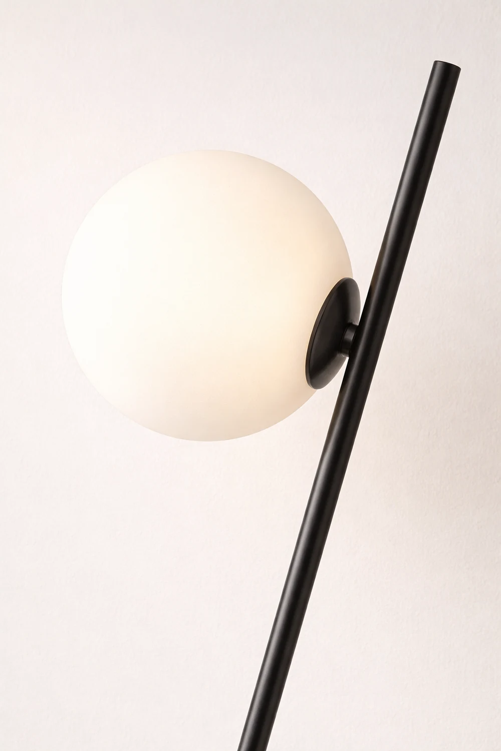 Valentina Minimalistic Black Orb Linear Floor Lamp, Living room - Lumpaz