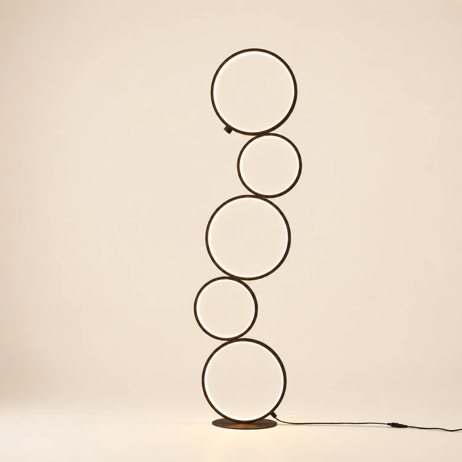 Arisha Nordic Modern Ring Floor Lamp, Black/White - Lumpaz