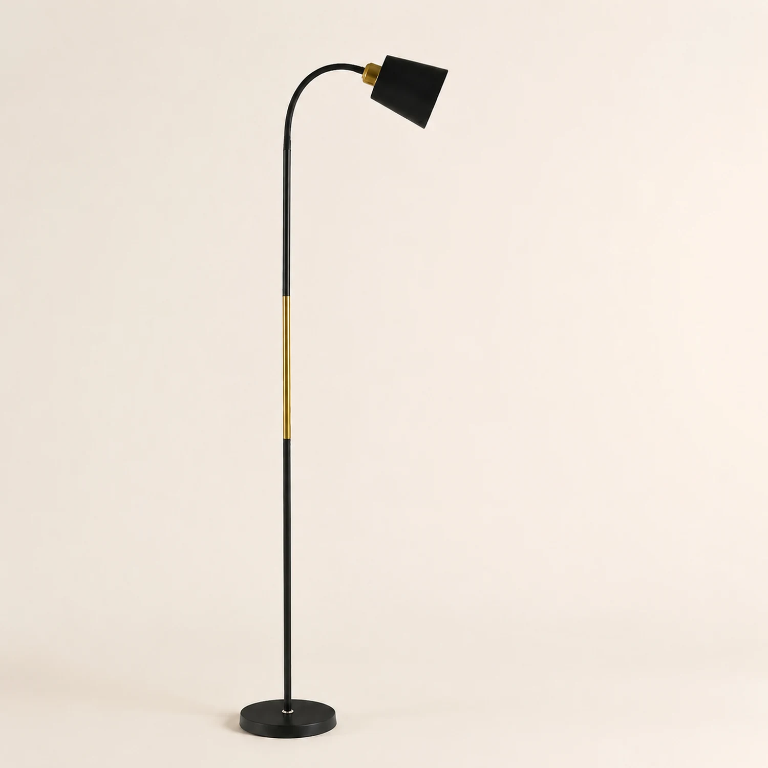 Morandi Modern Simple Floor Lamp, Metal, Black/White - Lumpaz