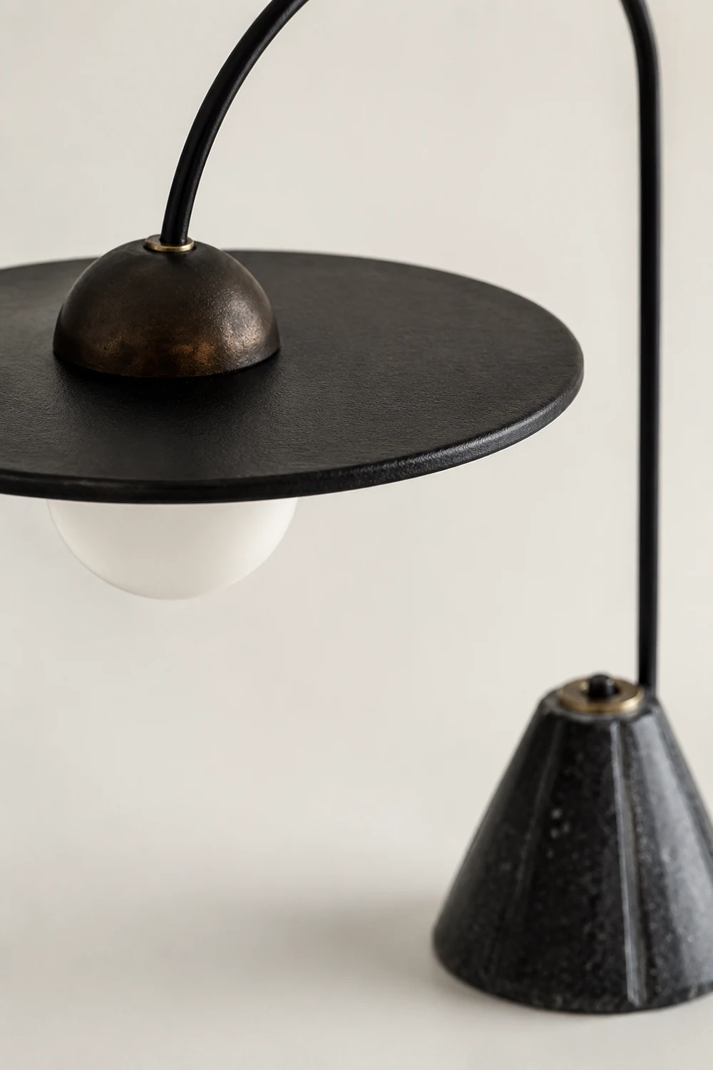 Carins Modern Arch UFO Metal Glass Floor Lamp, Black - Lumpaz