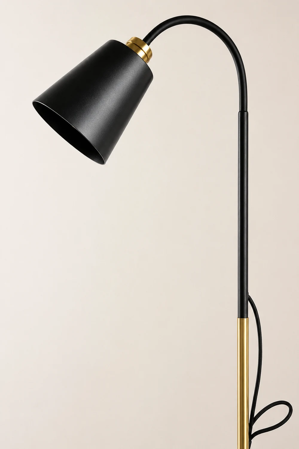 Morandi Modern Simple Floor Lamp, Metal, Black/White - Lumpaz