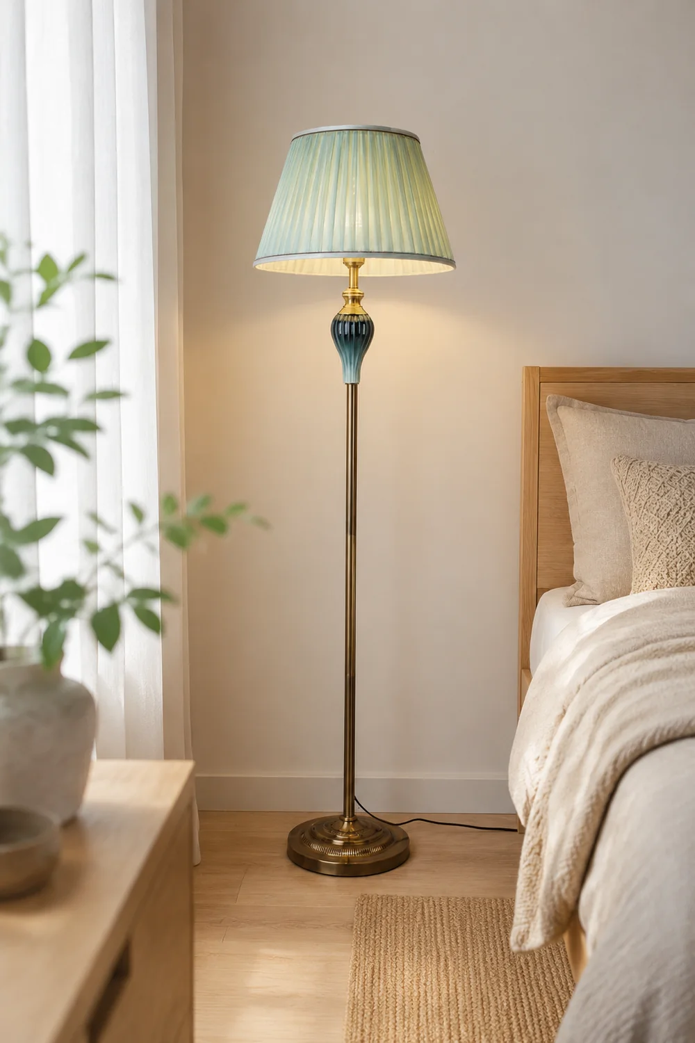 Eryn Antique Floor Lamp, Multi Colors, Metal/Fabric, Bedroom - Lumpaz