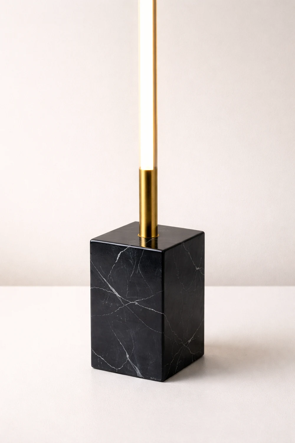 Edge Minimalist Linear Floor Lamp, Black/Gold, Metal/Marble - Lumpaz